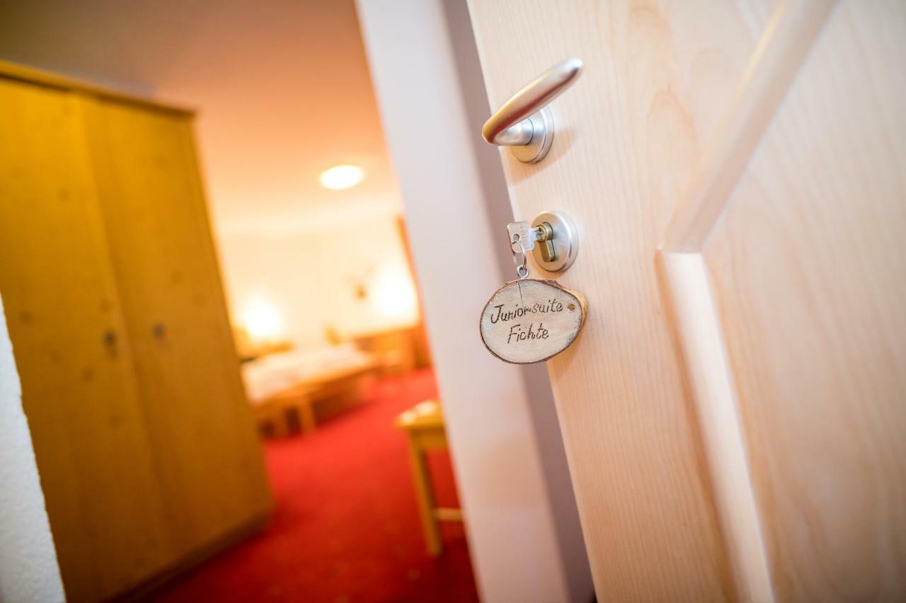 Hotel Zum See มาร์เต็ลโล ภายนอก รูปภาพ